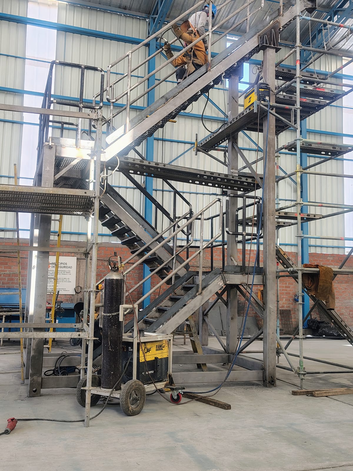 Proyecto de fabricacion y montaje de estructuras