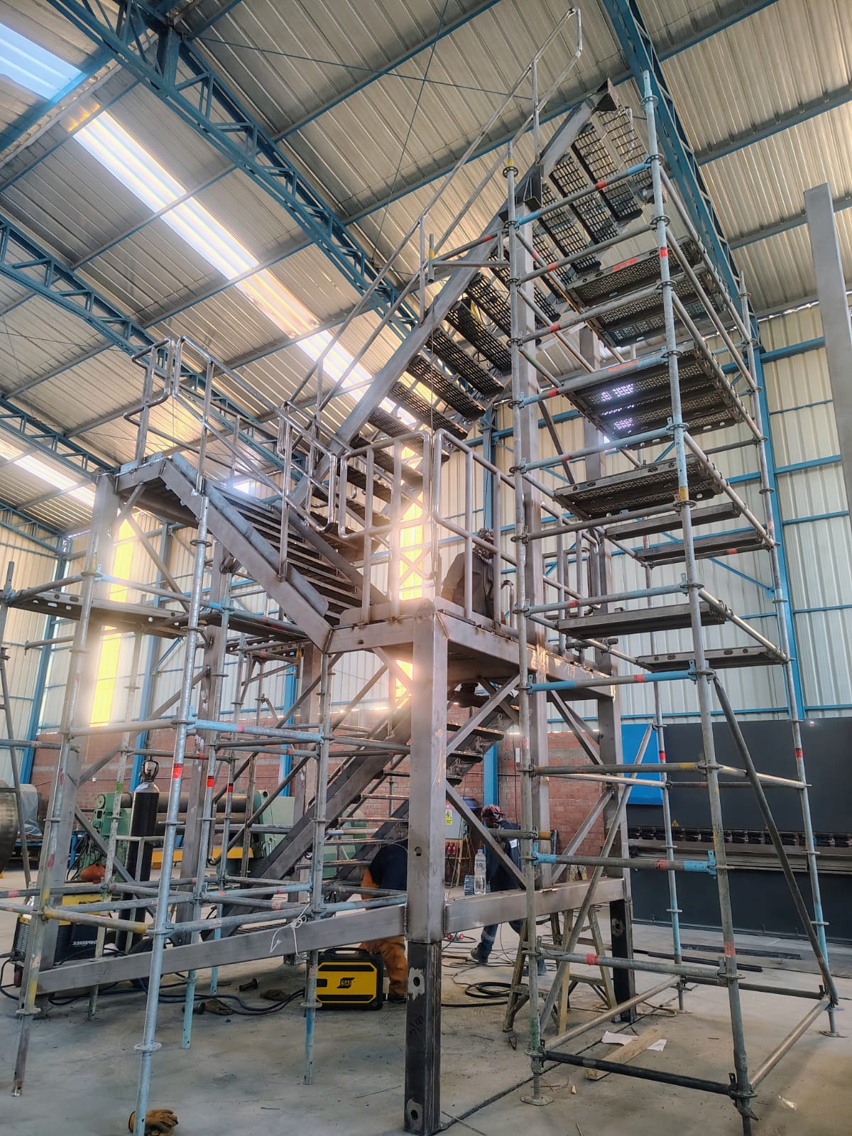 Proyecto de fabricacion y montaje de estructuras